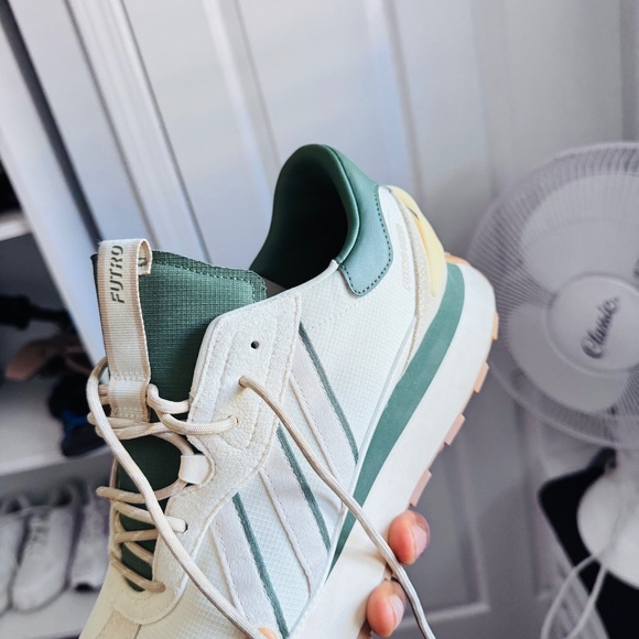 Adidas men sneaker - Picture 1 of 5